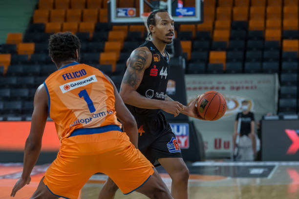 他能胜任边 他能胜任边