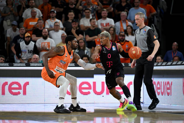 律与道德边 律与道德边